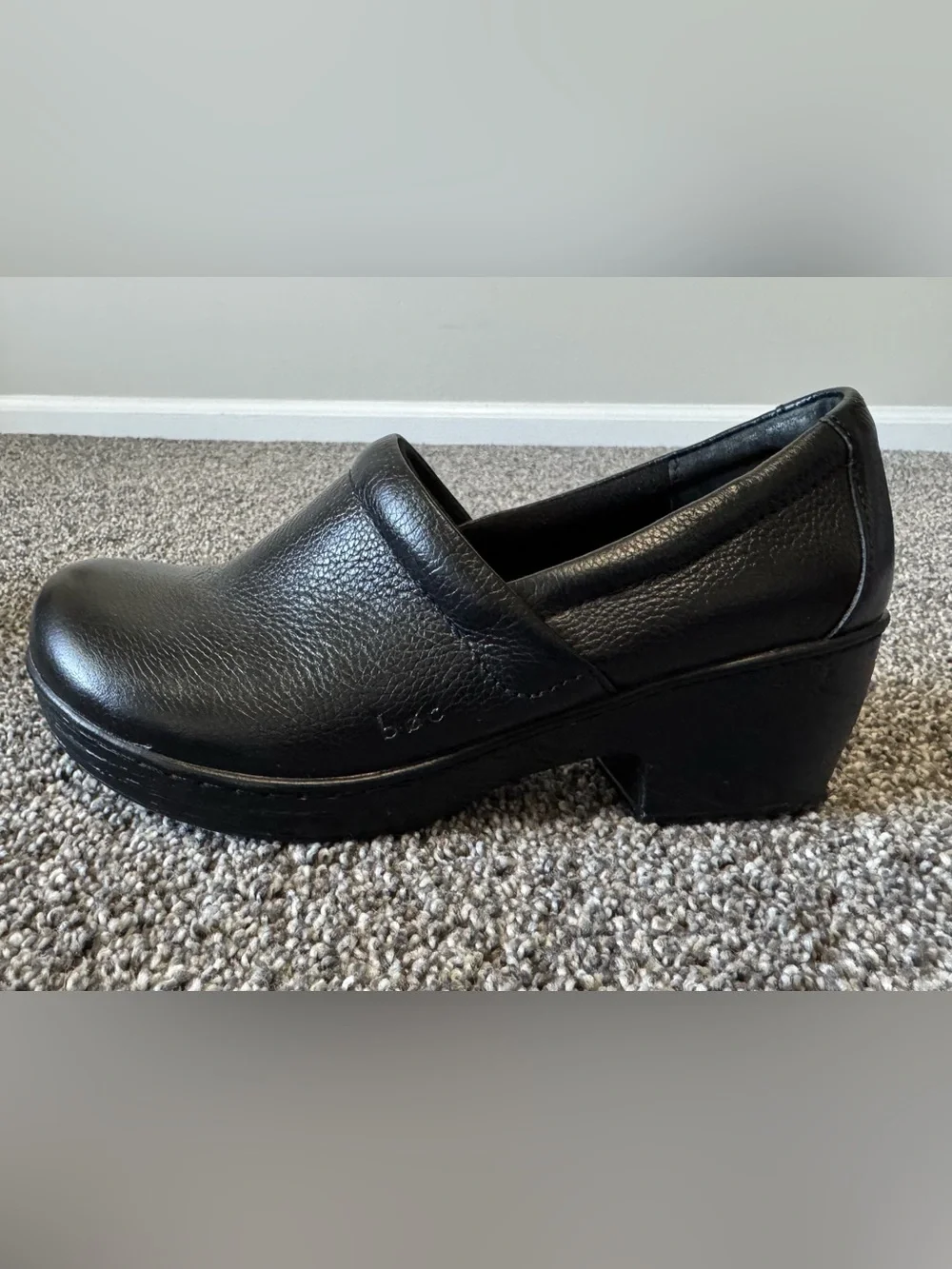 b.o.c. Women’s Nadiya Slip-On Black Leather Wedge Shoes Size 8.5